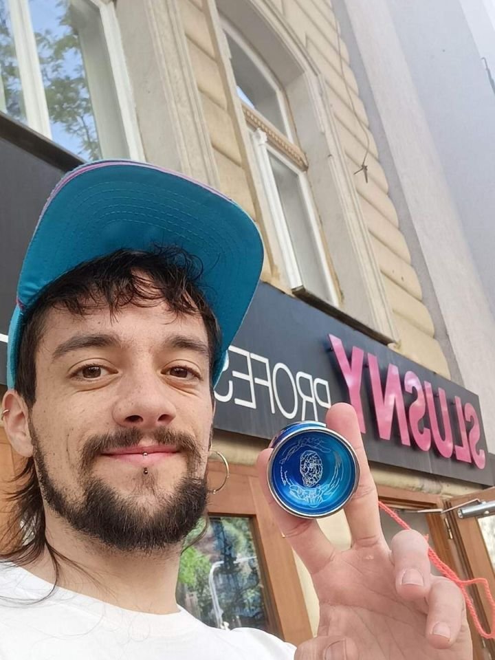 Daniel Tamariz con un yoyó